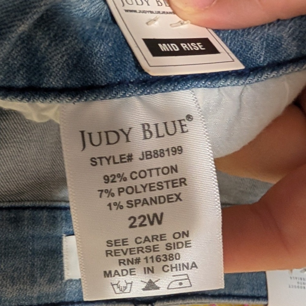 Judy Blue Jeans Women 22W‎ Light Blue Excellent Mid Rise Released Raw Hem Skinny - Picture 3 of 7